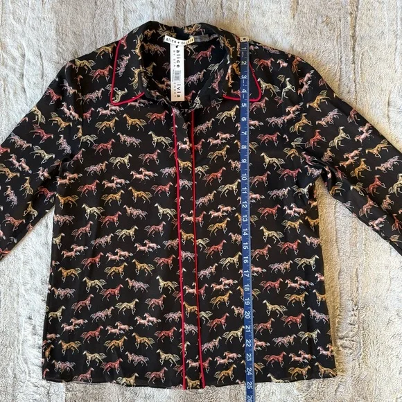 NWT Alice + Olivia Horse-Print Willa Placket Top With Piping in Rodeo Black Sz.M - Picture 9 of 16